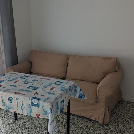 Studio Avec Coin Nuit, 100 M De La Mer Le Lavandou Bagian luar foto