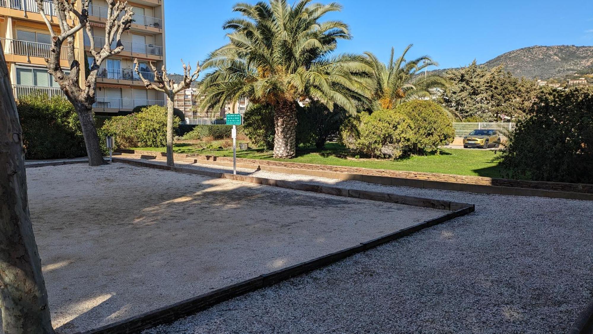 Studio Avec Coin Nuit, 100 M De La Mer Le Lavandou Bagian luar foto