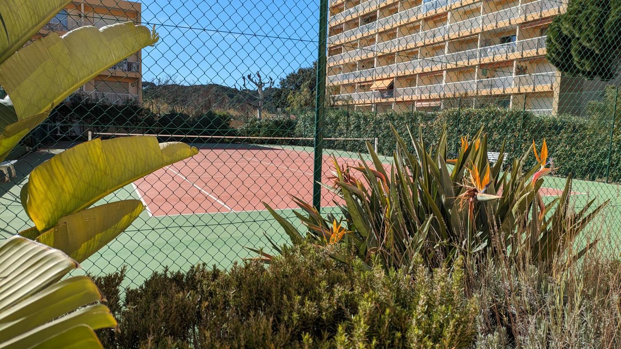 Studio Avec Coin Nuit, 100 M De La Mer Le Lavandou Bagian luar foto