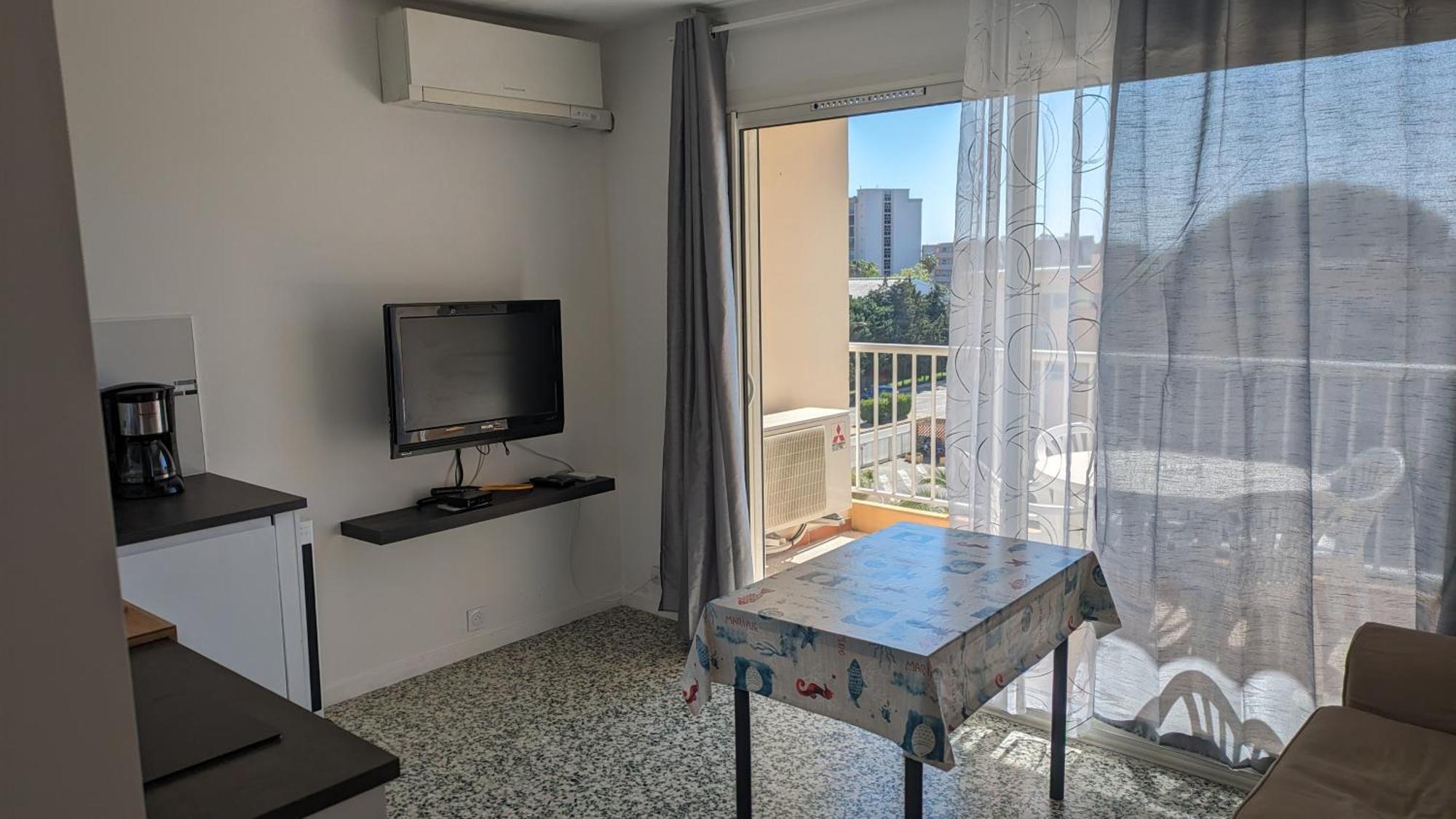 Studio Avec Coin Nuit, 100 M De La Mer Le Lavandou Bagian luar foto