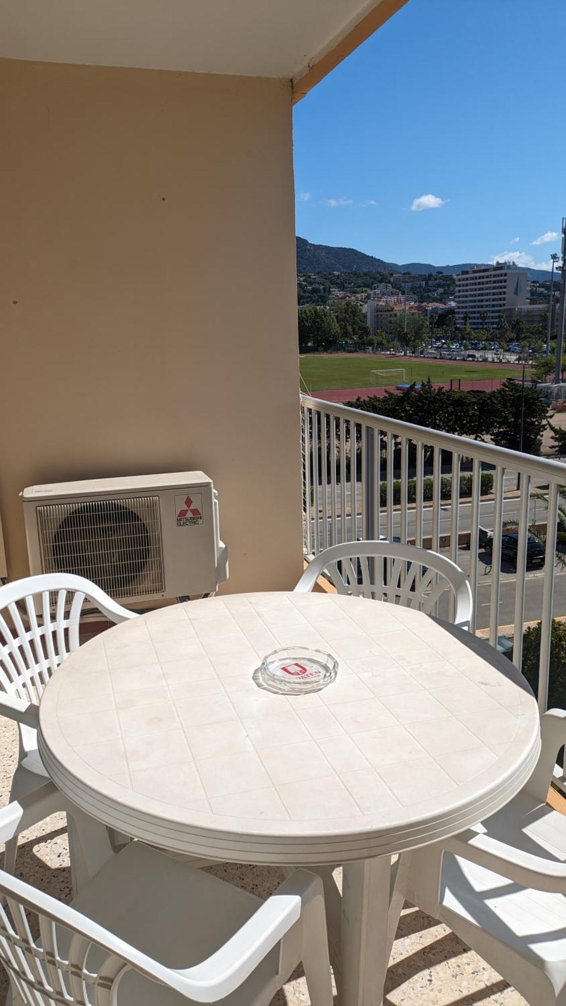 Studio Avec Coin Nuit, 100 M De La Mer Le Lavandou Bagian luar foto